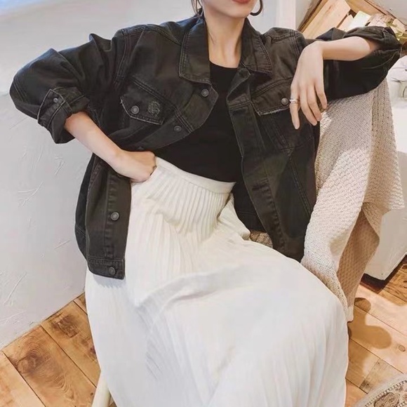 Womens Black Denim Oversized Embroidered Jean Jacket. OSFM bust 44.8" - Picture 5 of 6